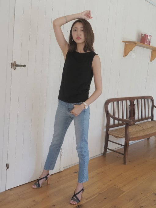 michelle_7986's tweet photo. Natsuki さん @NtkPink @momo_camera #momo撮影会 #美脚 #beautifulleg #simplecoordinate #bluejean #skinnydenim https://t.co/34541QthBS