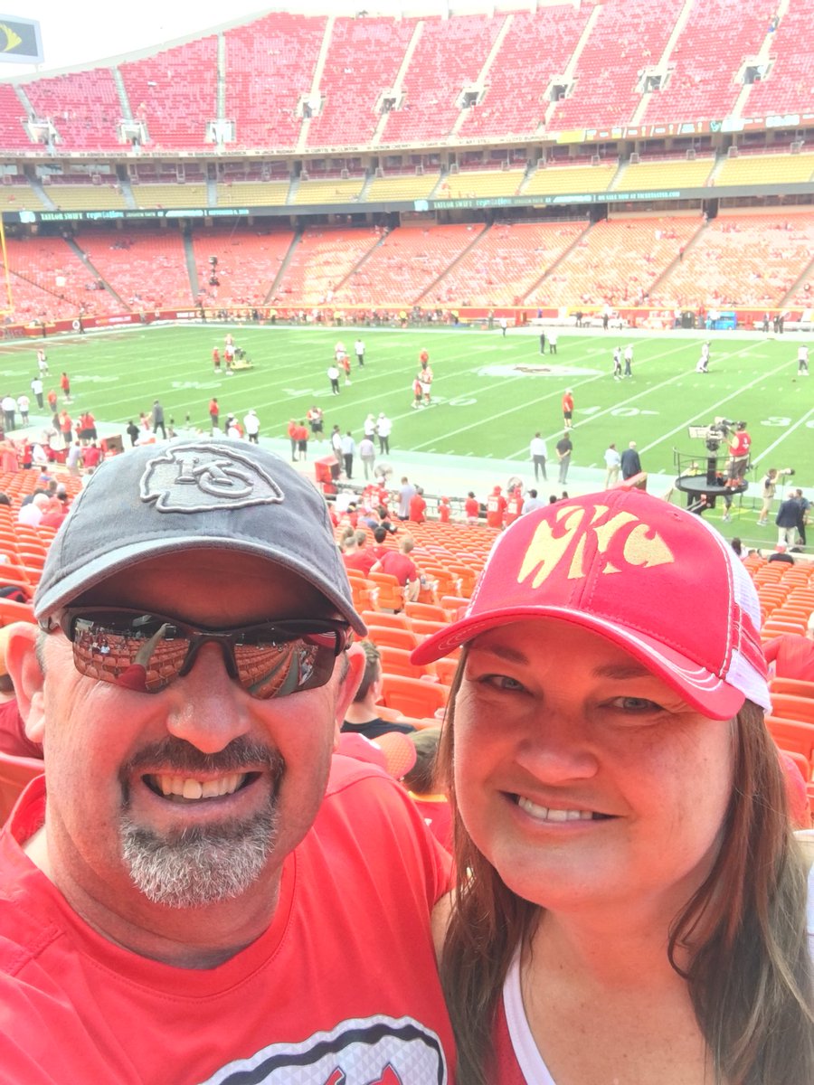 rogerg007's tweet photo. From Arkansas to KC to cheer on the Chiefs #cheifskingdom https://t.co/et7lVSjqmY