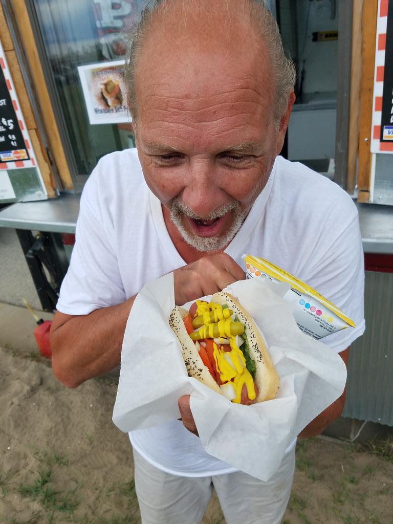 dleeciousdogs's tweet photo. Scott enjoying a #chicagodog  at the #mke kenosha beer popup
#dleeciousdogs #downtownkenosha https://t.co/dP9WMeByOK