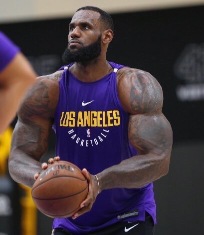 BruhReport's tweet image. when Lakers play LeBron at the 5