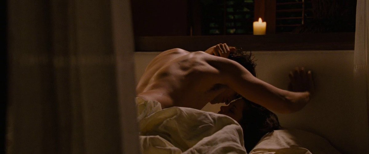 Robert Pattinson Calls Twilight's Bed Breaking Sex Scene Pretty Ridiculous