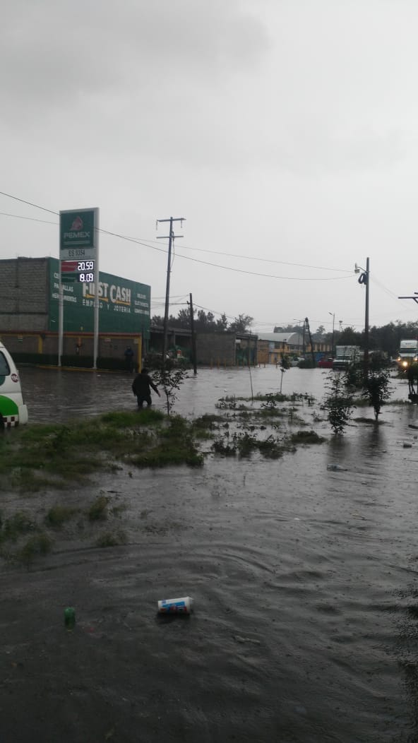 zonaceroedomex's tweet photo. #ZCN | Así las inundaciones en avenidas como Morelos, Primero de Mayo, Jiménez Cantú, Huehuetoca y Chalma en #Izcalli. https://t.co/QbDSAWLlFC