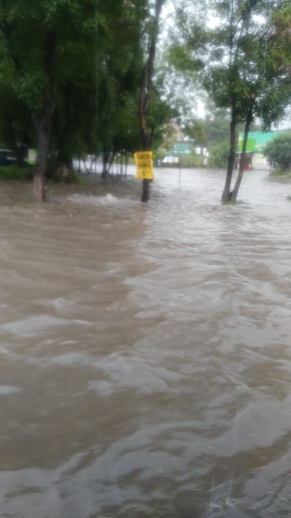 zonaceroedomex's tweet photo. #ZCN | Así las inundaciones en avenidas como Morelos, Primero de Mayo, Jiménez Cantú, Huehuetoca y Chalma en #Izcalli. https://t.co/QbDSAWLlFC