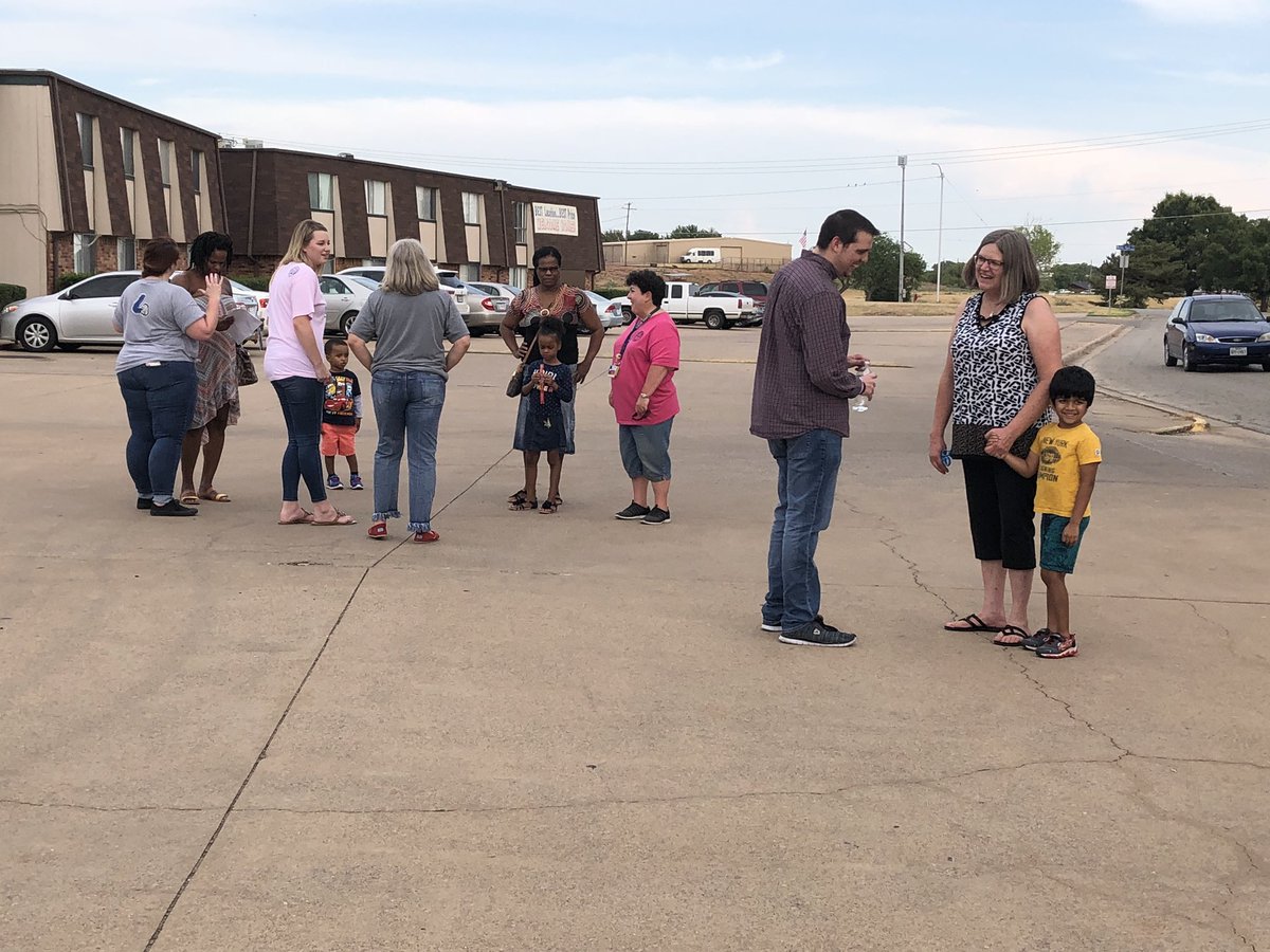 <a href="/FranklinLionsWF/">Ben Franklin Lions</a> Welcome Wagon is having a blast with our families tonight! #takeithigher #lions26 #iamwfisd