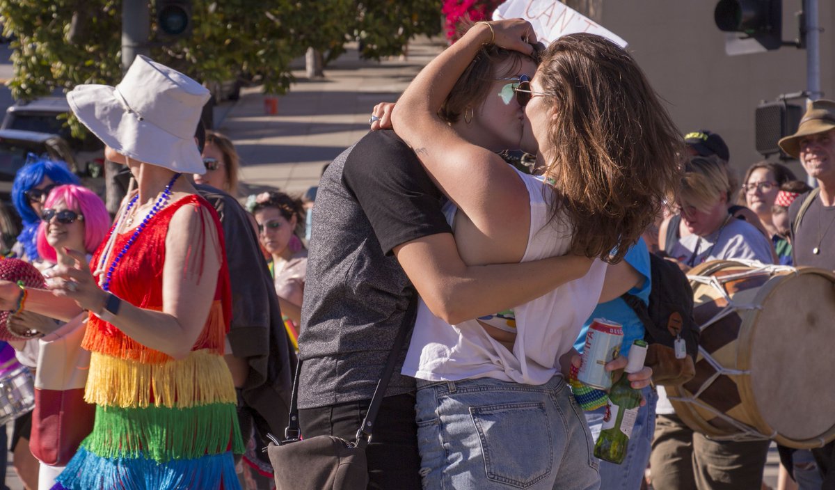 EauQueer's tweet photo. #tbt to the 2018 Dyke March in San Francisco. Photo by Clara Neupert #queer #DykeMarch2018 https://t.co/zL9HfujFbZ