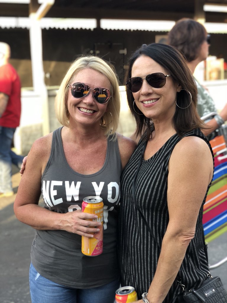 shellbell12346's tweet photo. @rascalflatts bring us backstage!! https://t.co/EJXsEVLWWH