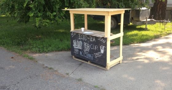 Dad says city ordered kids to move lemonade stand off sidewalk buff.ly/2Myazre #Kamloops https://t.co/xuhD8NBsSO