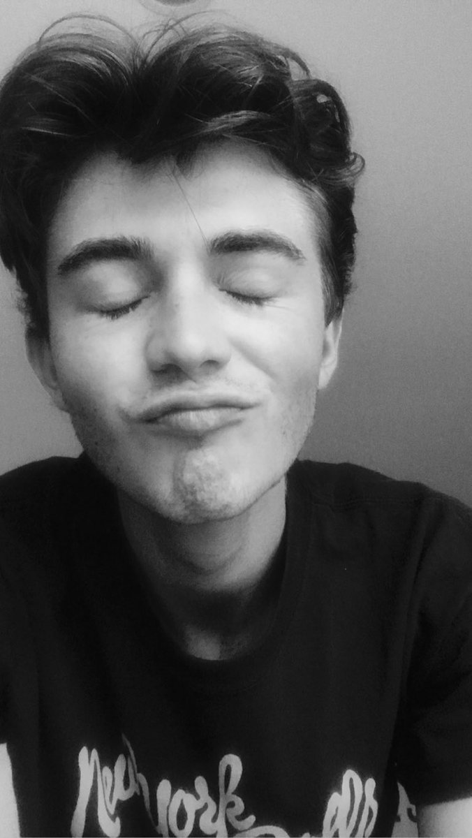 TheDailyGreyson's tweet photo. #UPDATE: 90's baby meets GIF! https://t.co/knIqoPGjCd
