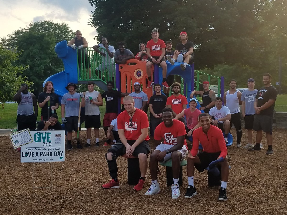 CUAA_Football's tweet photo. The Cardinals gave back to the community tonight by serving in the Ann Arbor Parks #Compelled #SacrificeSelf https://t.co/QKONEPLeBt