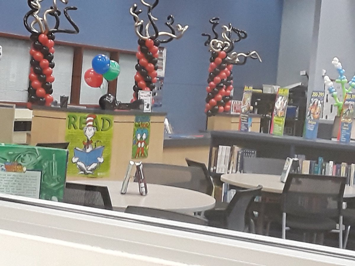 ZenikkaNichols's tweet image. #CommittedtoSMSD When the look of your library makes you want to read