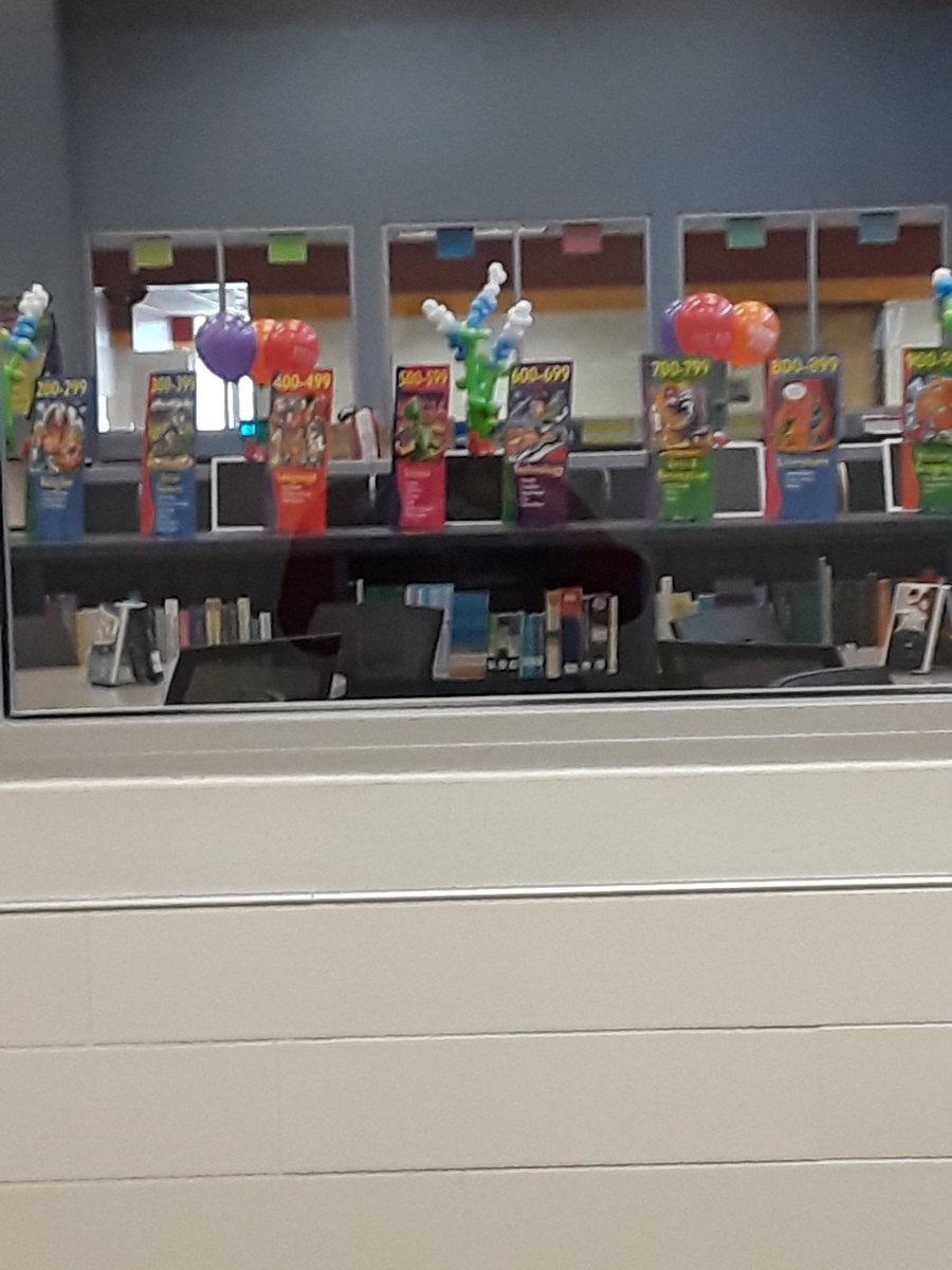 ZenikkaNichols's tweet image. #CommittedtoSMSD When the look of your library makes you want to read