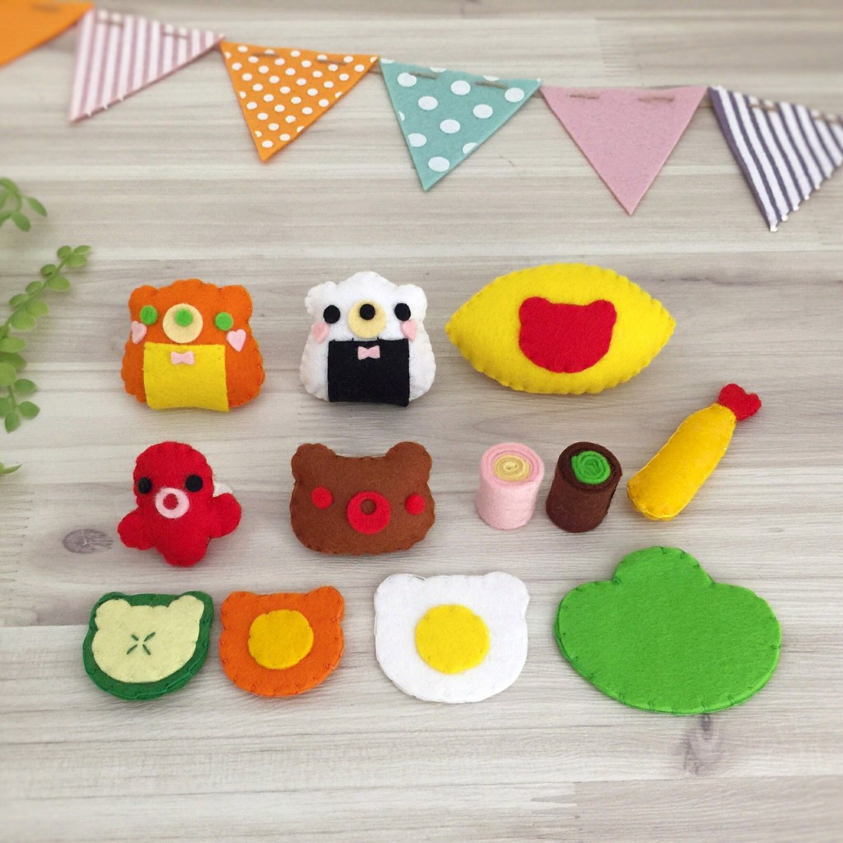 保育士のおもちゃ屋さん Auf Twitter Le Confille様に納品した再販 くまさんのお弁当セット フェルトままごと それぞれ くまさん型になっていて ごっこ遊びがいつも以上に盛り上がりますよ 販売まで暫くお待ちください 保育士 のおもちゃ屋さん