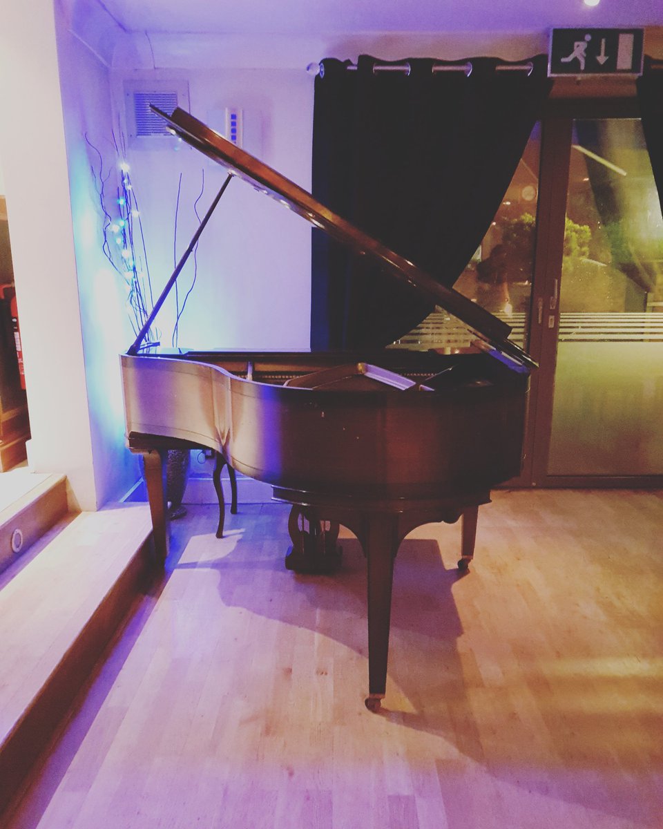 A very nice meal and evening with our Mid Kent group of #thediningroom at Kits Coty. 

@alihollands @PeterAllen1969 <a href="/rowenahawtin/">Rowena Hawtin DipWset</a> <a href="/dgwphoto/">Darren Woolway ARPS</a>