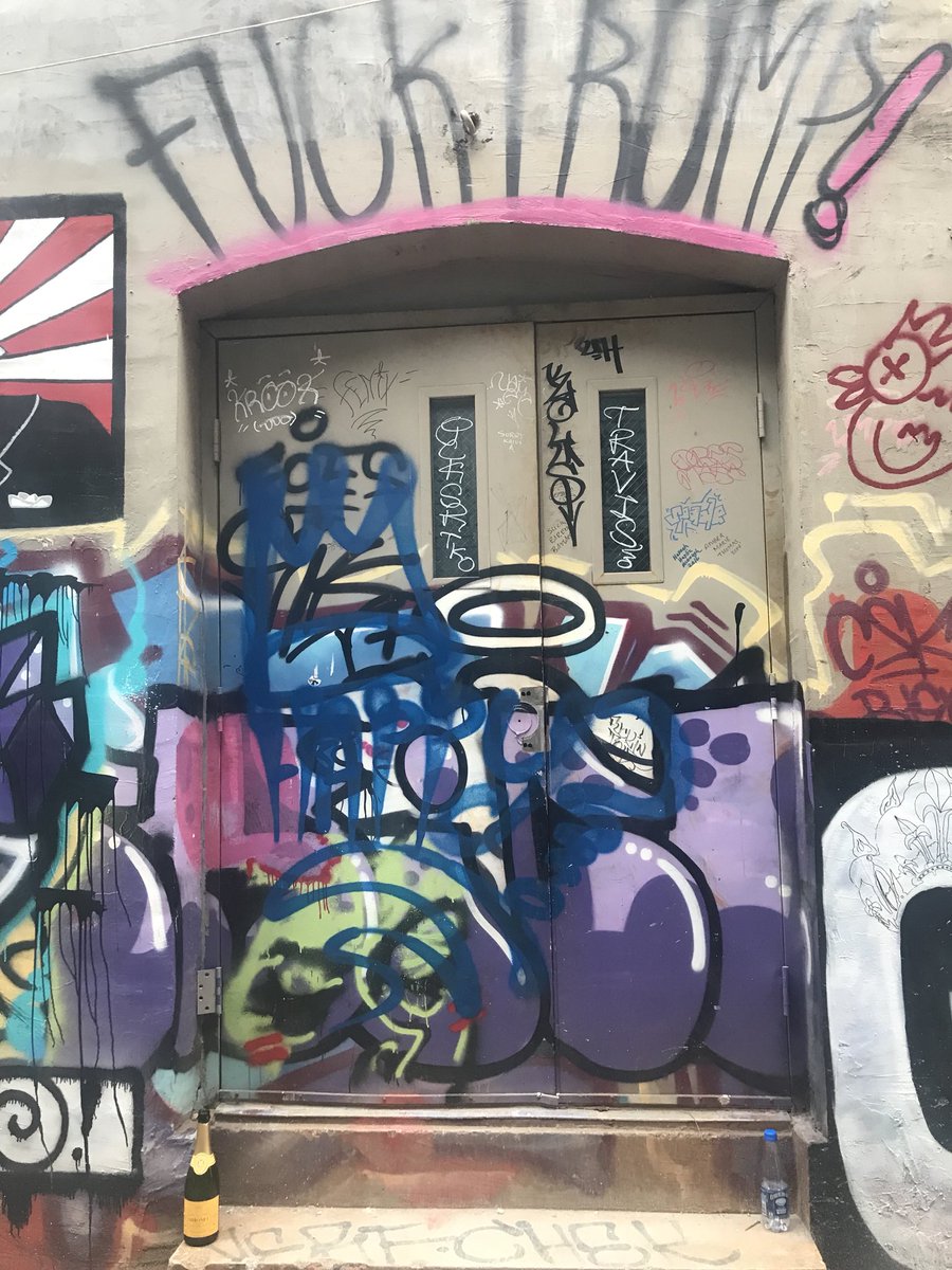 ClassyTulip13's tweet image. Take me back to graffiti alley.