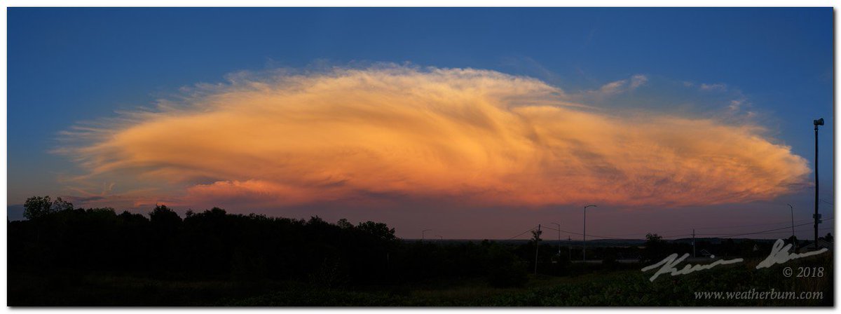 Wx_Chaser's tweet photo. Evening storms departing Lawrence after dumping a welcome 0.40" of rain on the homestead. #kswx https://t.co/wS3qjLwuYf