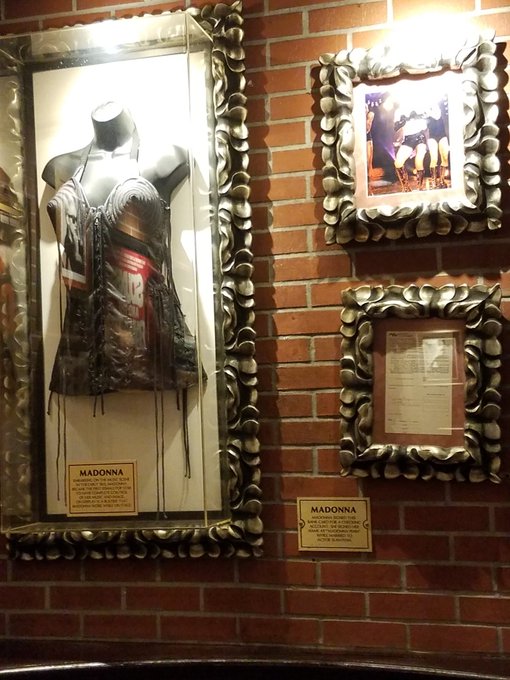 Some pics I took at the #HardRock Cafe 🎸 https://t.co/Ps3i2Yh26M<a href="/tag/hardrock"class="tags">#HardRock</a>