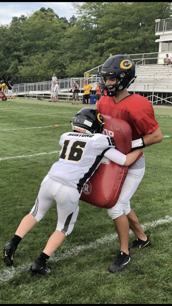 tritonqbacademy's tweet photo. Two Triton QBs, Gavin a 6th grader and @ElksQB Chase a Freshman, getting in some work tonight. Pretty cool tradition even if it is Centerville doing it. #OnceAWarriorAlwaysAWarrior #BuildingQBs https://t.co/LwyS38IZVY