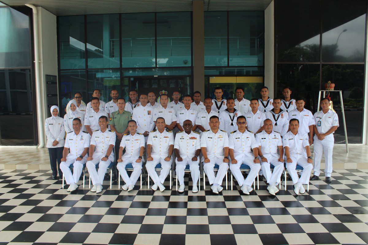 Majlis Serah Terima Tugas Pegawai Memerintah KD SRI TAWAU
06 Aug 2018
Disaksikan oleh YBhg Panglima Wilayah Laut 2
Congratulation sir!!