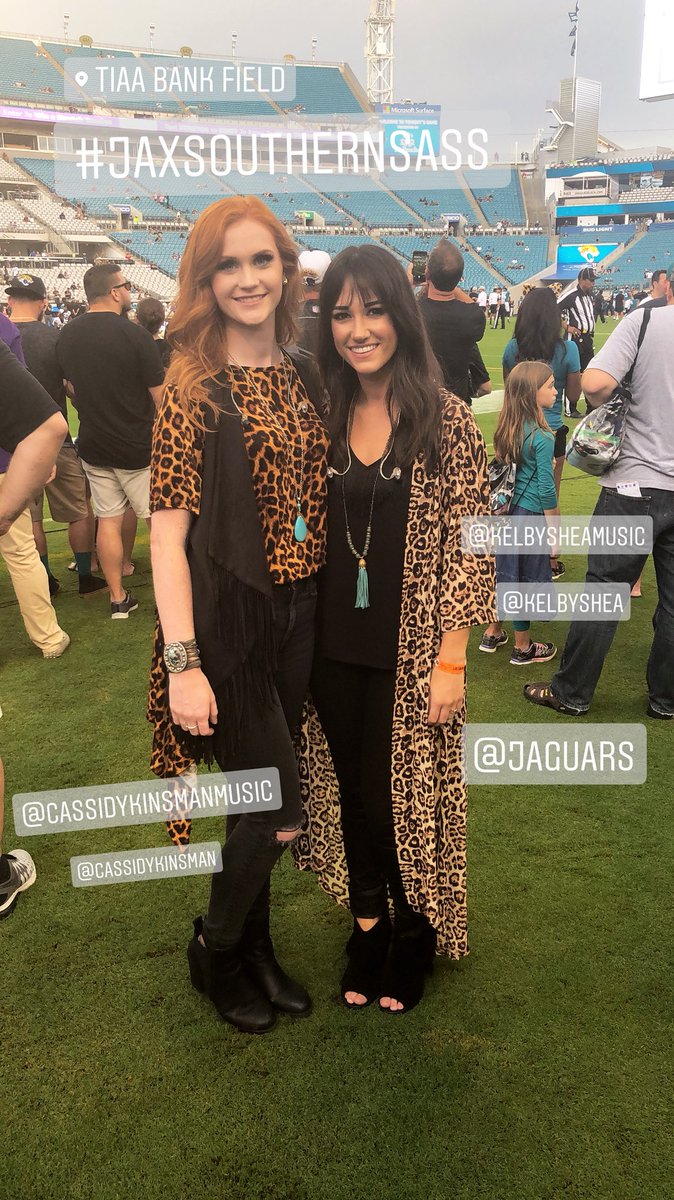 JaxSouthernSass's tweet photo. This is one of the most amazing experiences we have had! The @Jaguars sure know how to host their guests! #NationalAnthem #bucketlist #jaguars #southernsass https://t.co/yShaIflGAS