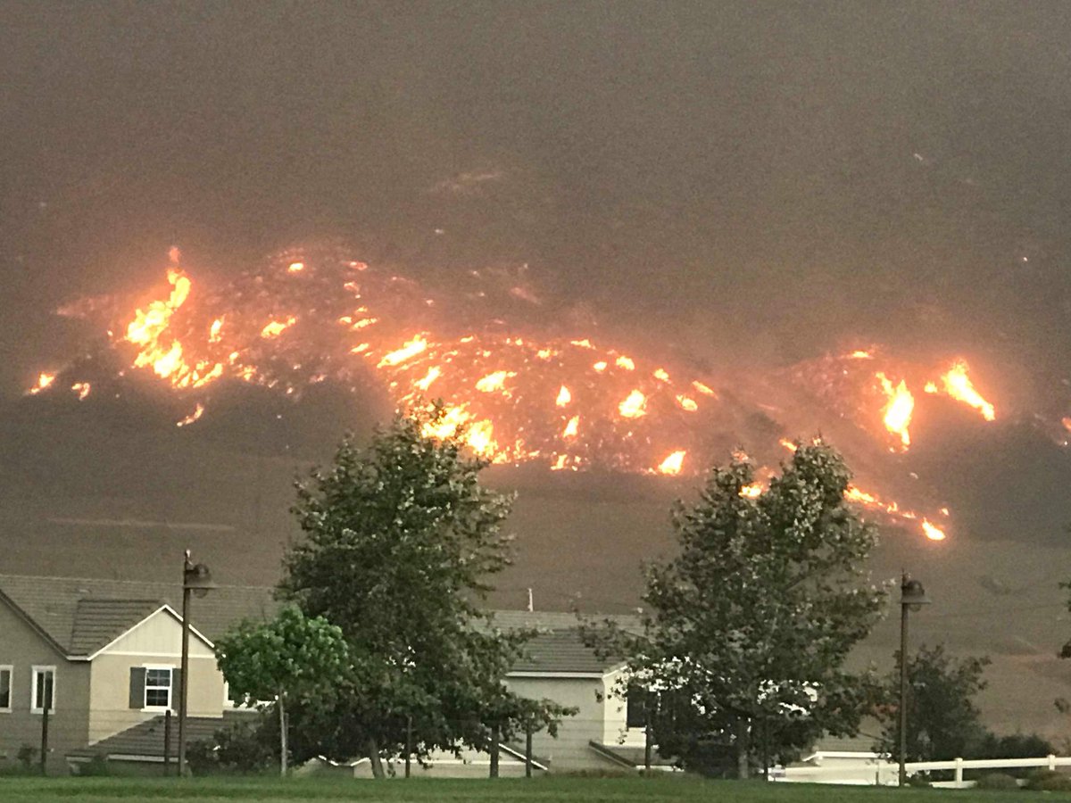 NatalieCB_'s tweet photo. Photos of my neighborhood park in Corona, CA. This is so heartbreaking to look at. ☹️ #HolyFire https://t.co/KKE14KtxYM