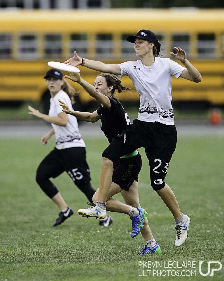 UltiPhotos's tweet photo. Huge upset! Check out the full coverage of ZUF vs @ellipsis_ulti from @WUCC2018 🙌🏼

📸: @LeclairePhoto

https://t.co/uvDUwjblGk https://t.co/KatSiaB4Nd