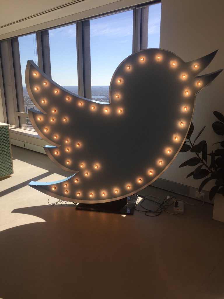 TweetnEatDublin's tweet photo. G’day @TwitterDublin what a fab opportunity to meet with @LozzySimp, thank you for the hospitality and showing me @TwitterAU #FabViews #FabPeople #OneTeam https://t.co/Z3y2U7ZmXh