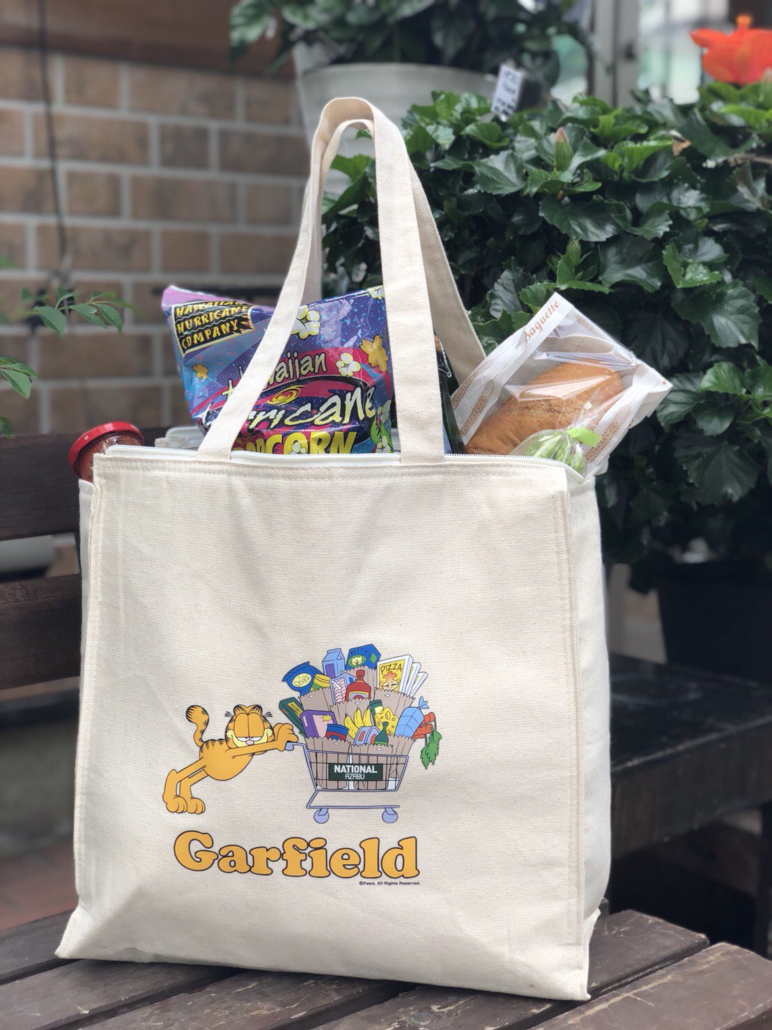 【National Azabu×Garfield】 コラボクーラーバッグ National Azabu×Garfield】 コラボクーラーバッグ