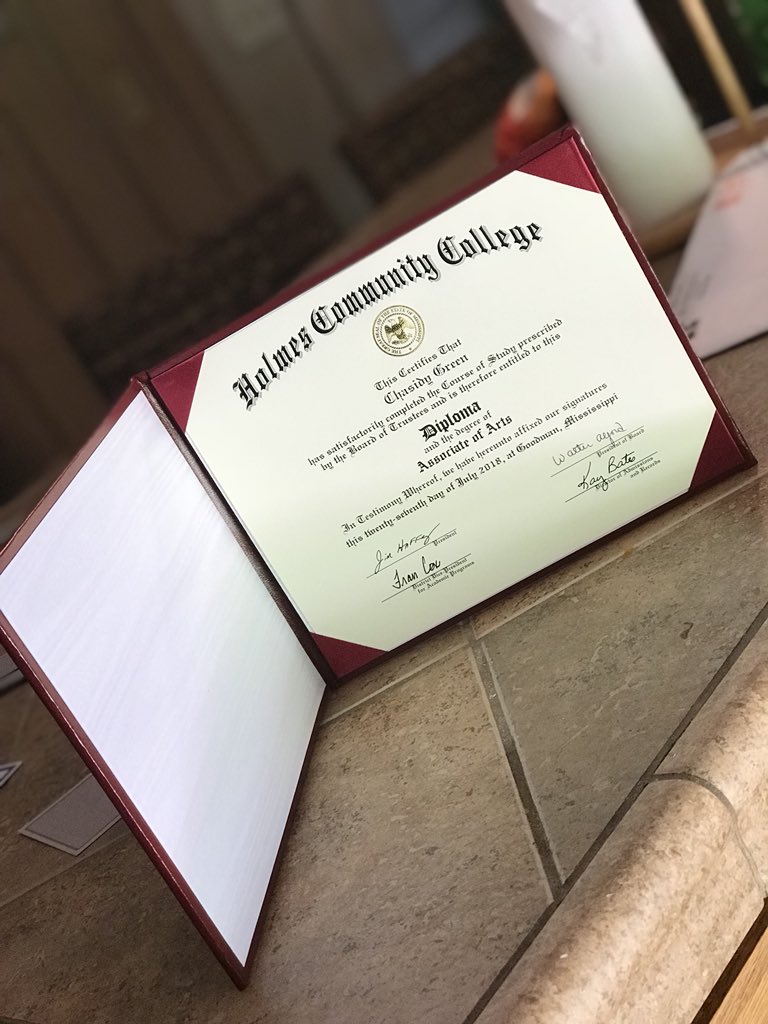 __chassyg's tweet photo. Iโm forever grateful!! Without God this wouldnโt be possible! ๐ฉ๐พโ๐โค๏ธ 1 degree down, 3 more to go! #FutureElementaryTeacher ๐ฉ๐พโ๐ซ๐โค๏ธ https://t.co/6EzP8oKHAf