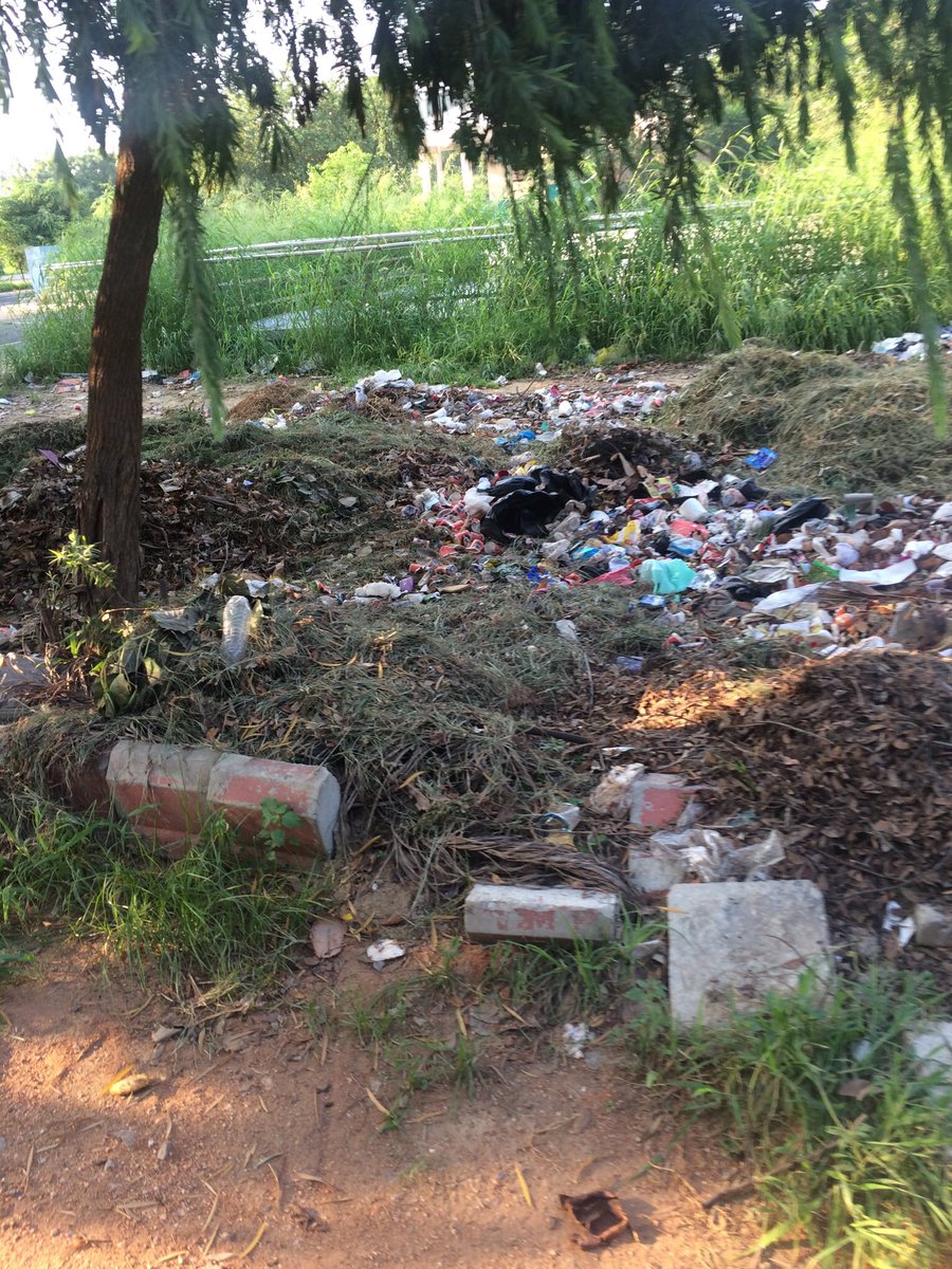 vj_budhiraja's tweet image. @PMOIndia @Ra_THORe .. IG stadium at ITO, New Delhi .. a sports stadium or #GarbageDumping ground ..pics of the same inside gates no 14 &amp;amp; 15 .. the general upkeep is appalling - to say the least