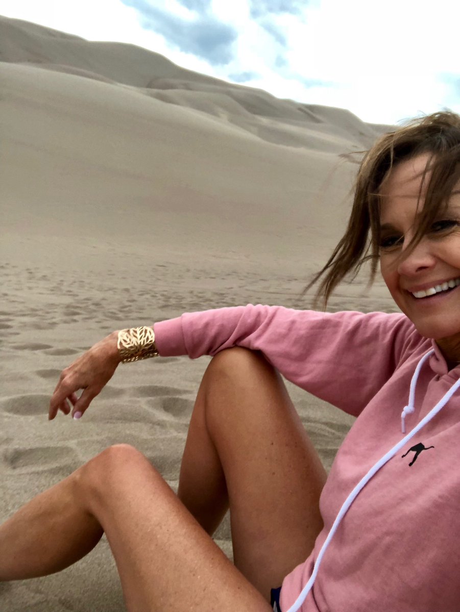 KathySabine9's tweet photo. Windy family fun and #lSummer vacay at wonderful magical #TheGreatSandDunesNat’lPark!! 😎❤️ https://t.co/ez04qCeqGS