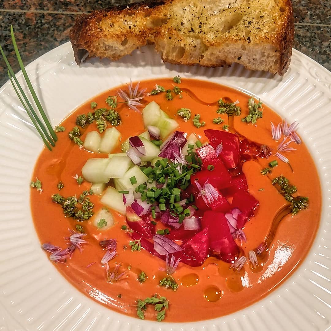 KitchenCru's tweet image. 97° too bloody hot to cook. Gazpacho Andaluz is the perfect choice. Also I just noticed how much the proto-gazpacho resembles panzanella.