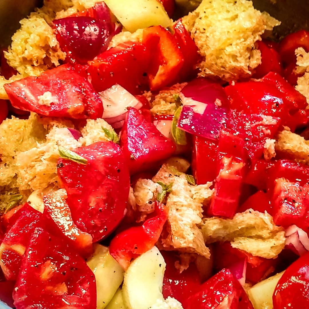 KitchenCru's tweet image. 97° too bloody hot to cook. Gazpacho Andaluz is the perfect choice. Also I just noticed how much the proto-gazpacho resembles panzanella.