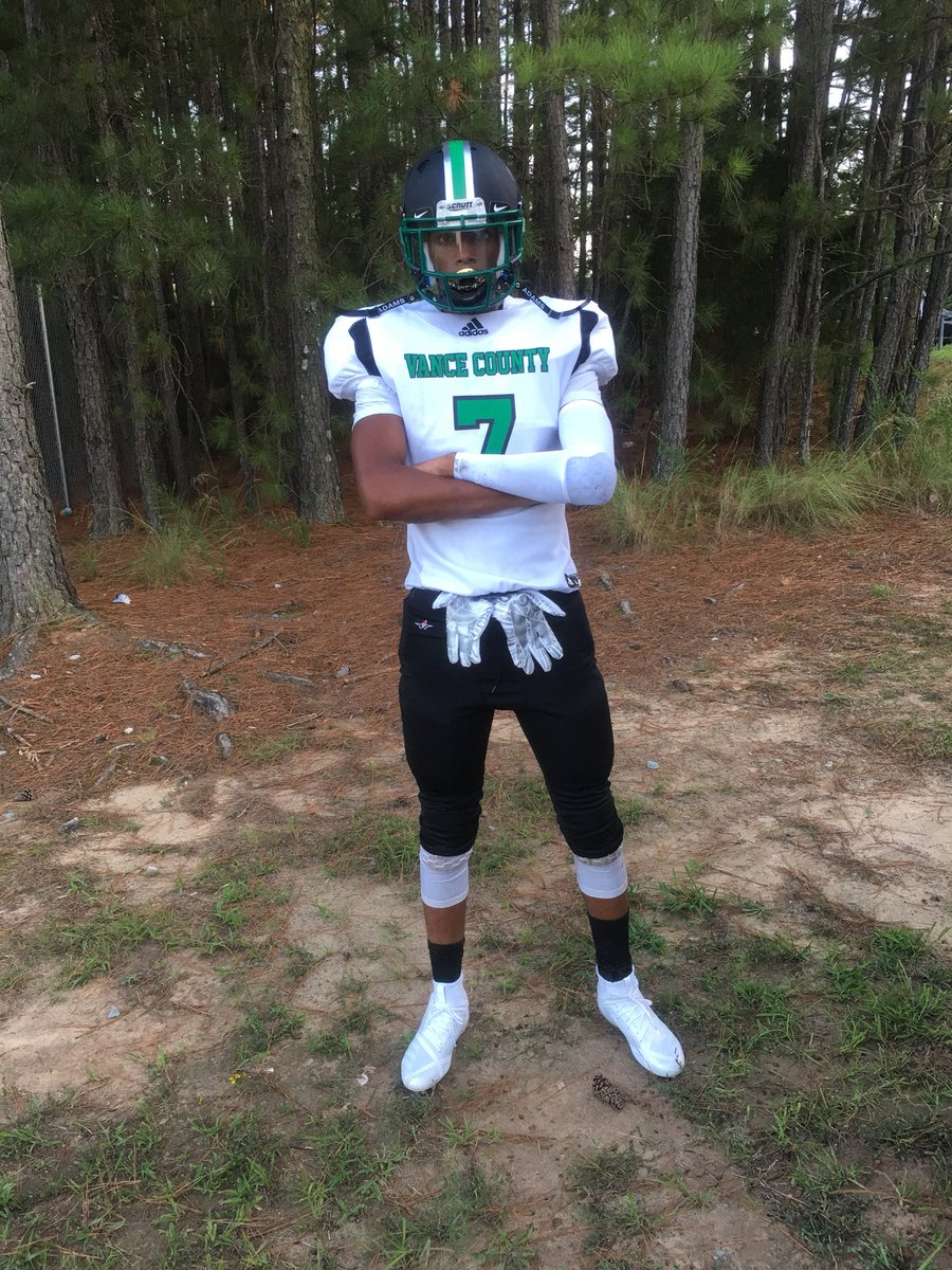izzyDC_1k's tweet photo. ‼️Striving For Greatness‼️ @FootballVCHS #VCStateofmind https://t.co/aOpvfXzTo7