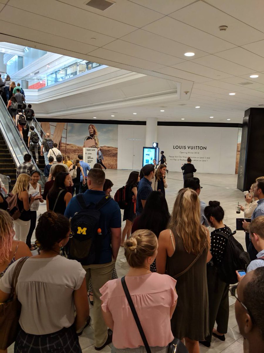 We'd like to extend a huge thank you to Converse, HubSpot, Wayfair, BU Law, and Small Army Advertising! <a href="/UMichStudents/">Michigan Students</a> and the University Career Center just finished wrapping up three days worth of visits to meet w/ alumni, professionals, and recruiters in Boston 💚 #ConnectUMich