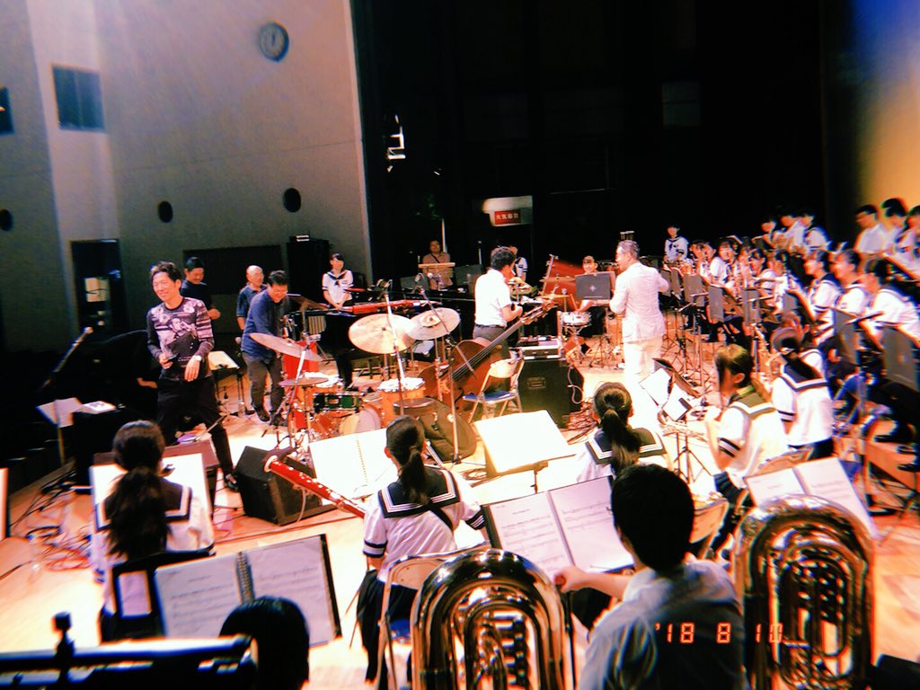 本日は、福島県二本松市民会館にて、
安達高校吹奏楽部の皆さんと演奏します。