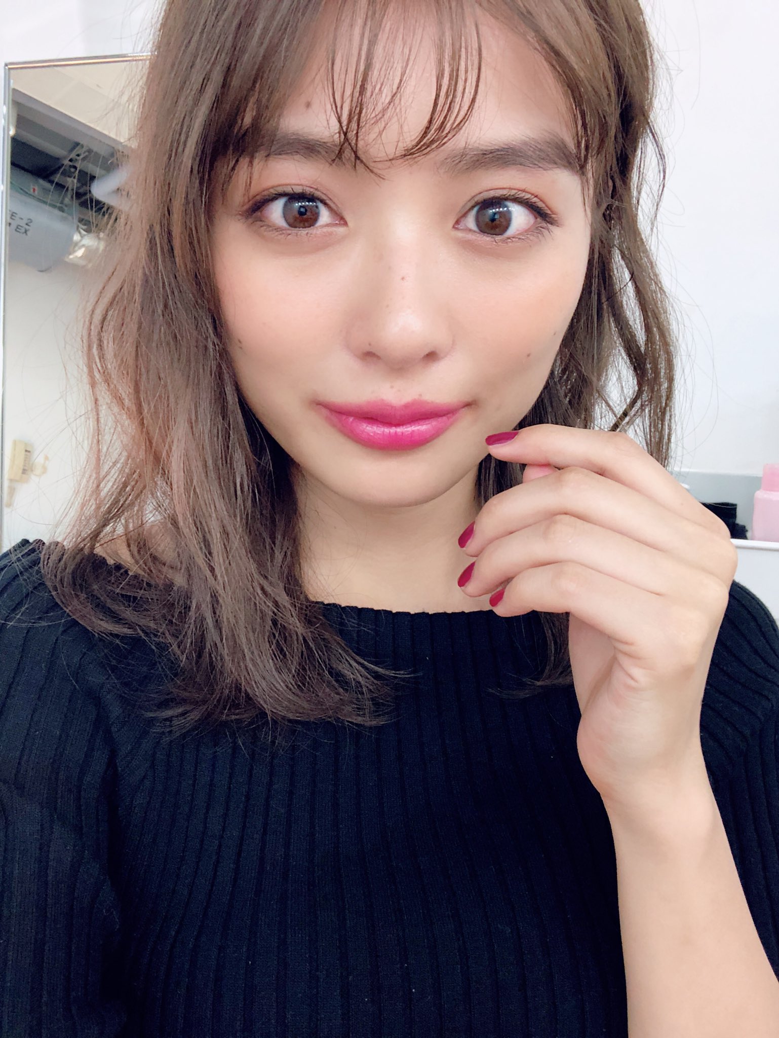 内田理央 オフィシャル Pa Twitter ネイルとリップの色が可愛い 撮影はもう秋冬です 暑いヨ By 内田理央 T Co 41fl5oqrw0 Twitter