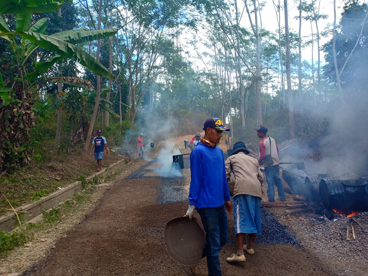 Pengaspalan jalan cilutung Desa Cidolog Kecamatan Cidolog
<a href="/EkoSandjojo/">Eko P. Sandjojo</a> 
<a href="/jokowi/">Joko Widodo</a> 
<a href="/Kemendesa/">Fast Track Travel</a>
