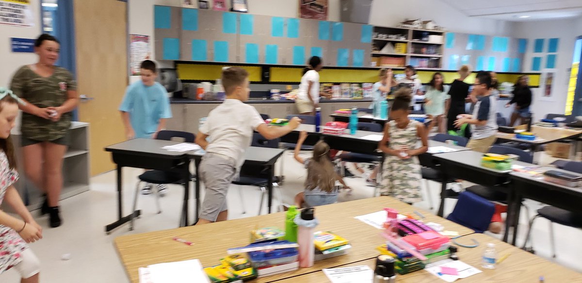 teacherbews's tweet photo. How do we start the new school year??? With a "snowball fight" of course! Great first day getting to know each other!#rcsdchampions #rcsdfirstday @rcsdfiddyment https://t.co/P3pLwOqtOS
