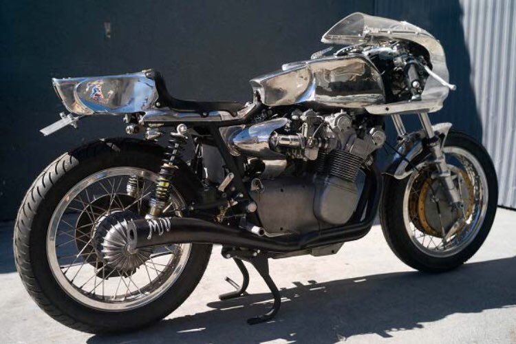 ace_miyazaki's tweet photo. 懐いの発見! MV Agusta 750 S
シート制作。エンジ色のヌバックです。オーナーはB'z稲葉氏。Built by #chabottengineering #shinyakimura https://t.co/2qwPvbpyug