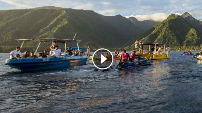 surf30's tweet image. #Tournotes desde Tahiti: Teahupoo rompió perfecto durante la celebración de los trials del #BillabongProTahiti. Ya perdiera o ganara, todo el mundo que participó salio contento por poder surfear Teahupoo tan solo con otras dos personas. surf30.net/2018/08/tourno…