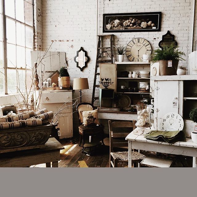 Sadly our week in France is drawing to a close and it’s official no one does shabby chic better #inspiration #shabbychic #frenchinterior #interiors #interiordesign #brocante #ipreview @preview.app ift.tt/2vxwFUk