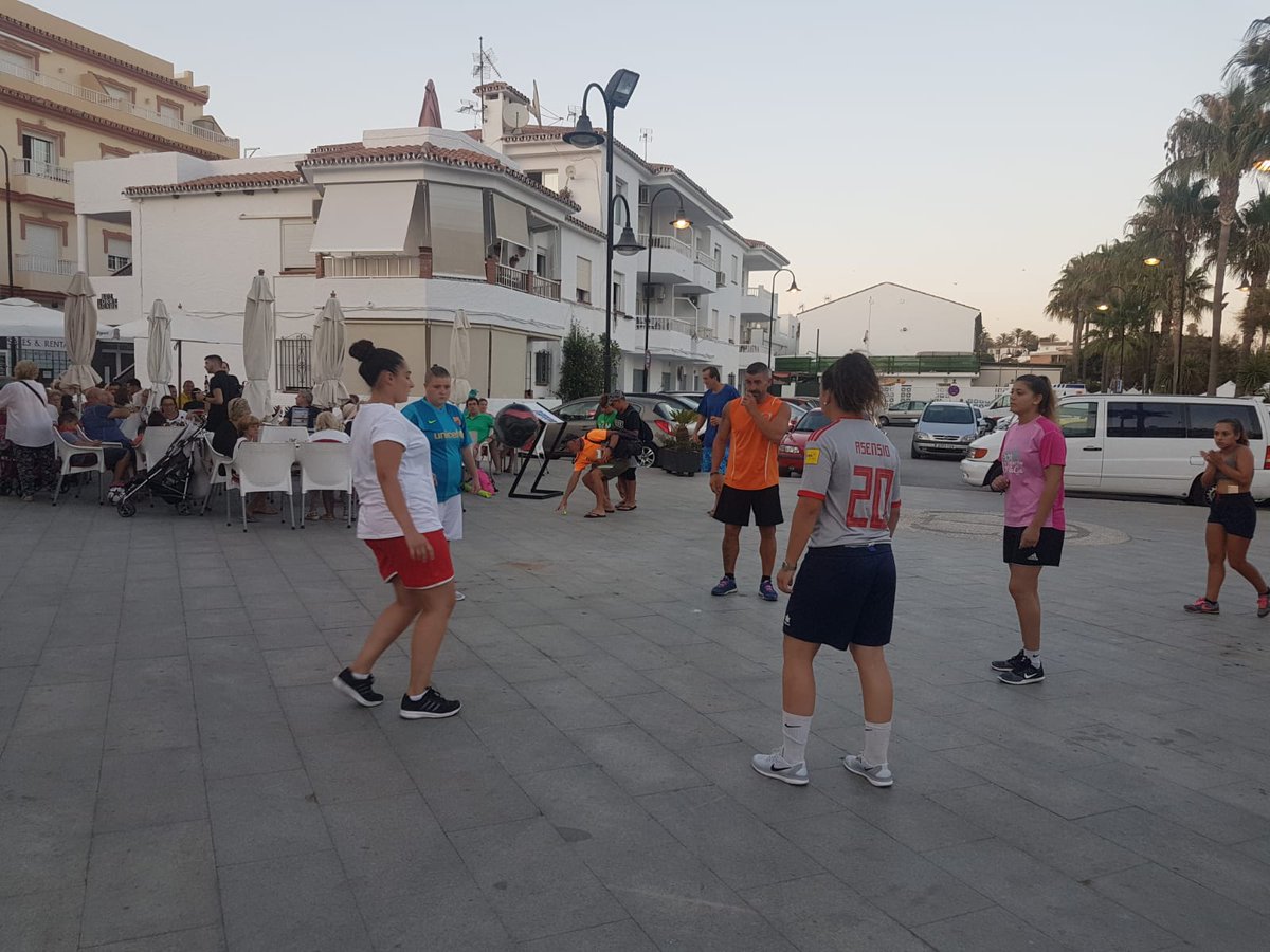 aforteso's tweet photo. Hoy viernes 10 de agosto, si el ayto #Mijas no lo remedia, las chicas del @c_mijas por tercera vez entrenarán en la playa, sabes @AsoMibu @AlconAzul2 @tmdiez @farasi @WillyMayoral y lo saben @MijasPSOE y @CsMijas además de @PPMijas @CurroMijas @CP_LasLagunas y @EquoFuenMijas https://t.co/7M4w2CmULx