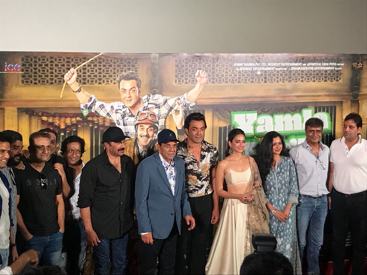 boxofficeindia's tweet photo. In Pictures: @iamsunnydeol, @thedeol, @aapkadharam, @kriti_official, #NavaniatSingh, #KamayaniPuniaSharma and others at the trailer launch of #YamlaPaglaDeewanaPhirSe.
#AarushiMalhotra @jayantilalgada #SunnySoundsPvtLtd #IntercutEntertainment @penmovies @SohamRockstrEnt https://t.co/mIob0iSTO1