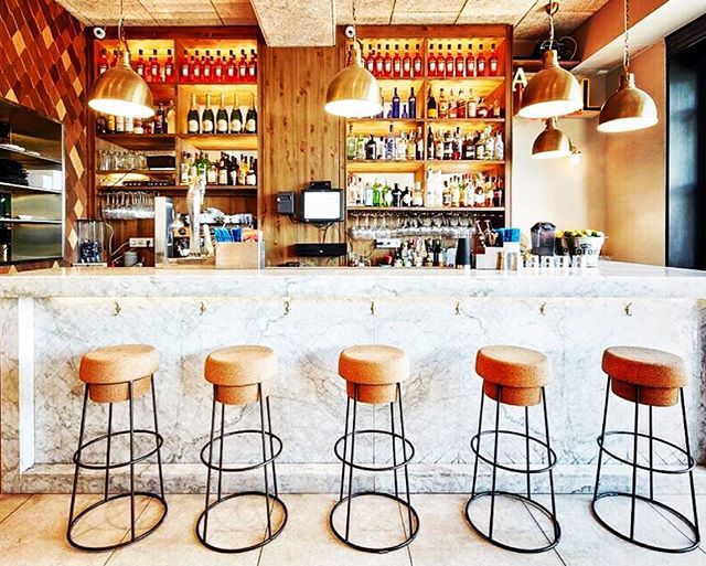 Amarre_69's tweet photo. Have you ever looked close at our bar.. Itโs pretty isnโt it ๐#bardesign @pptinteriorismo #barceloneta #visitbarcelona #livefordesign #designerworld #bestbar #coctelesbarcelona #cocktailbars #highend #friends #drinksblog https://t.co/hBih7airwt https://t.co/1gnZyd1WXq