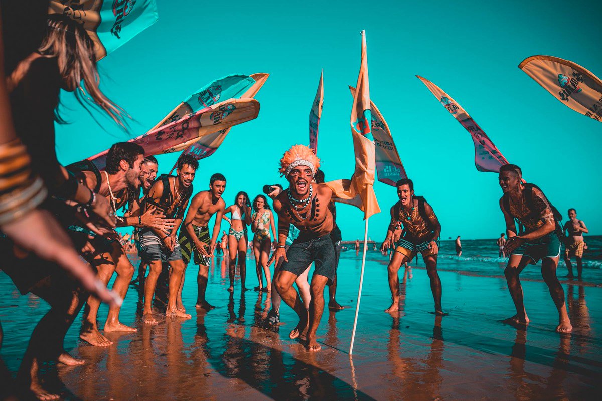 SolarisSunset's tweet photo. 〰 O ritual Solaris saiu à rua! Já nos viste pela tua cidade?✴🌅🎶

Junta-te a esta celebração do sol e habilita-te a ganhar bilhetes para o melhor festival do Verão! 👈

#Solaris #PraiaDaRocha #VisitAlgarve #Algarve #Portimão #BeachFestival #RitualSolaris https://t.co/FtxuW1qy0k