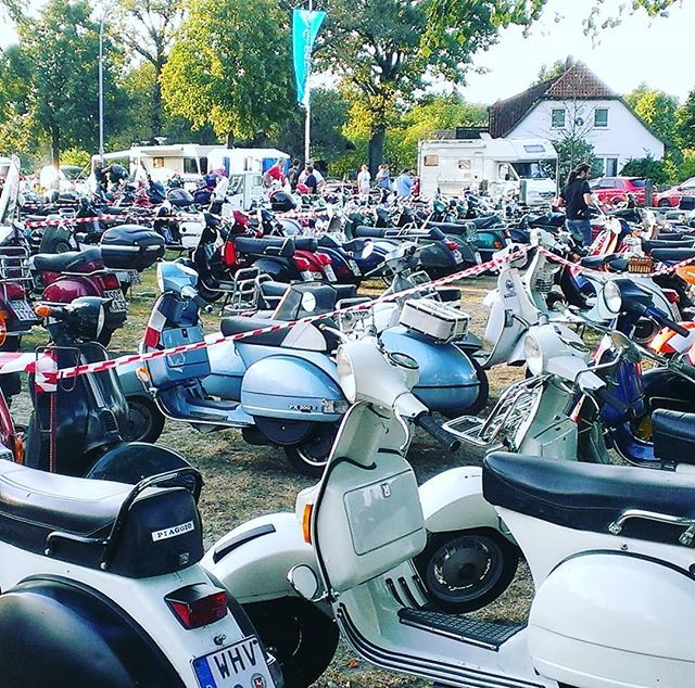 Vespa_WHV's tweet photo. In drei Wochen ist endlich wieder #heidetreffen in #celle. .
.
.
.
#vorfreude #vespawilhelmshaven #vccelle #fungames #vespa #rollerausblech #rollerwetter #schaltroller #echtblech #scooter #instavespa #altblechliebe #vespaclassic #vespalover #scooterist #… https://t.co/Tu8lsPgnjs https://t.co/IEKXyrvJ7T