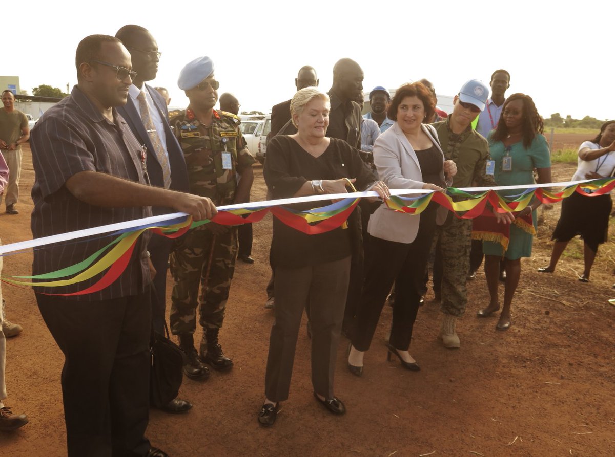 Stephani Scheer cuts ribbon marking opening of new airport terminal in Bor