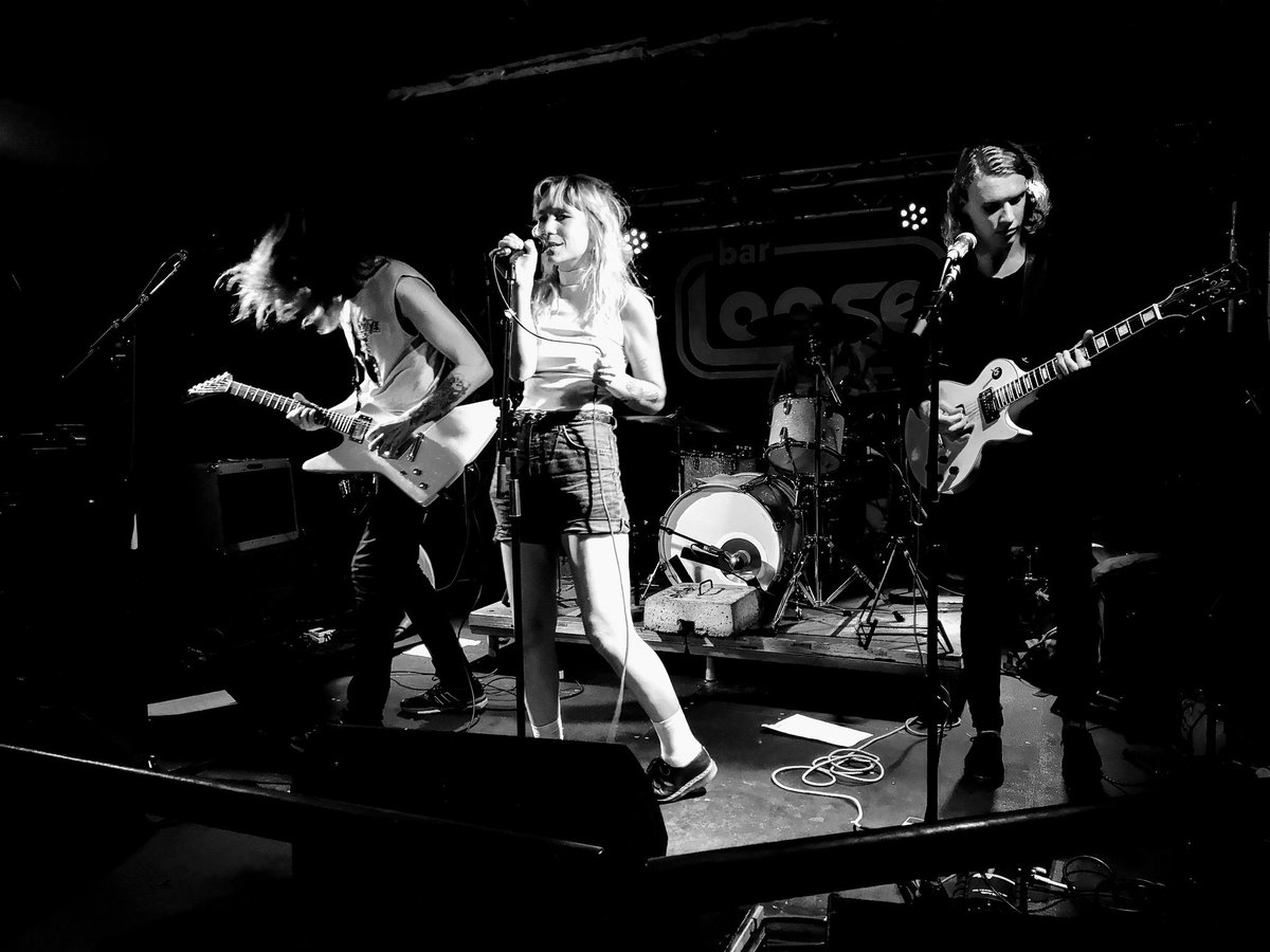 deano_42's tweet photo. Gig #73 it's one of my favourite bands at the moment #PlasticTones playing at @BarLooseHEL with a few new tracks 😎🤘#CandyMarch next time 😉 #Deangigs2018 #supportlocalmusic https://t.co/lNjwQmzIue