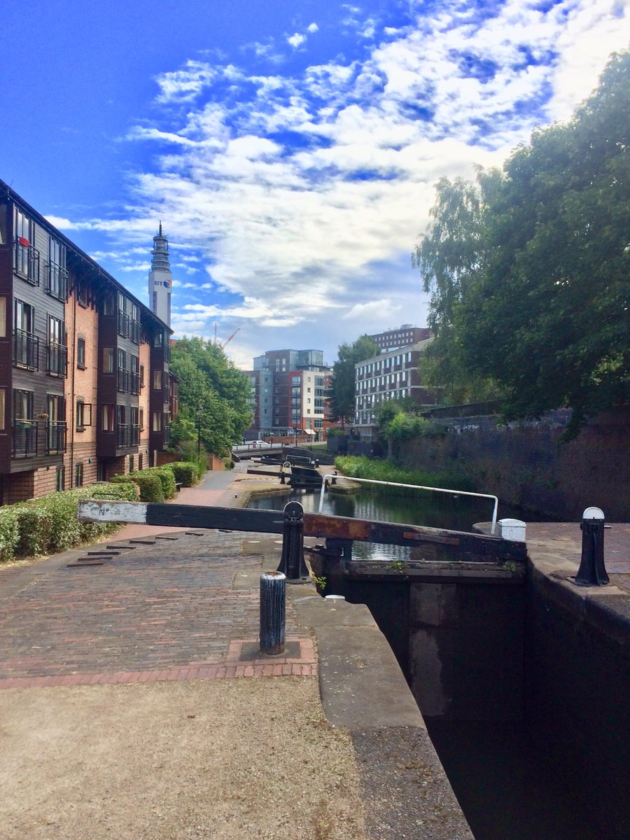 I love walking to viewings along the #BirminghamCanals. The #canals are a great asset for #Birmingham and provide excellent traffic free routes around the city. ⁦@CanalRiverTrust⁩