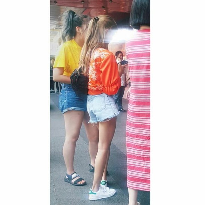 sooyaa_ji's tweet photo. Lisa at Plaza Senayan in Jakarta,Indonesia.
and look!😲 she was wearing batik from shopee.
#ShopeeLISA #BLACK2THEPINK #blackpinkupdate #blackpink #Lisamanoban https://t.co/pbWl6zhRGL